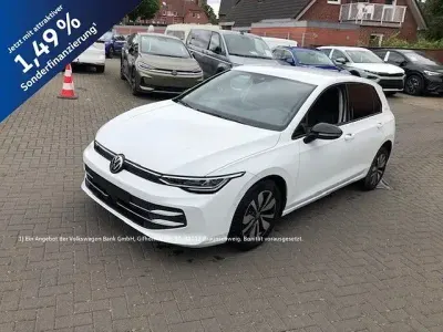 Gebraucht VW Golf VIII Goal 116 PS (85 kW) 2025 Pure white Limousine