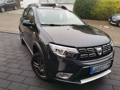 Gebraucht Dacia Sandero Celebration 90 PS (66 kW) 2018 Grau Limousine