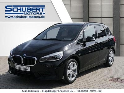 Saphirschwarz metallic Gebraucht 2022 BMW 225 Active Tourer iPerformance Van / Kleinbus | 27.990 €