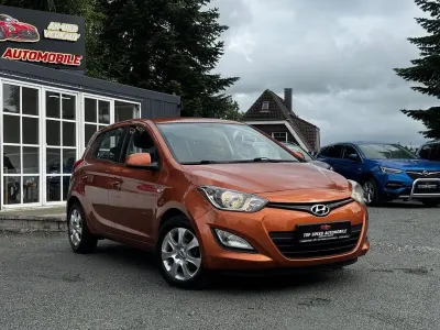 Gebraucht Hyundai i20 Edition 86 PS (63 kW) 2015 Orange Limousine