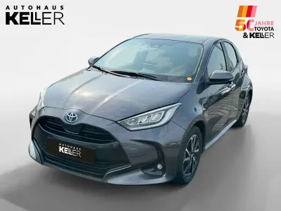Gebraucht Toyota Yaris Hybrid 92 PS (67 kW) 2022 Grau Limousine