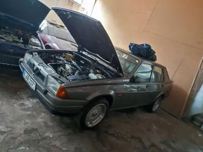 Używany Alfa Romeo 75 120 KM (88 kW) 1991 Szary Sedan/Limuzyna