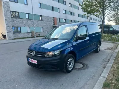 Usata VW Caddy 102 CV (75 kW) 2020 Blu Monovolume
