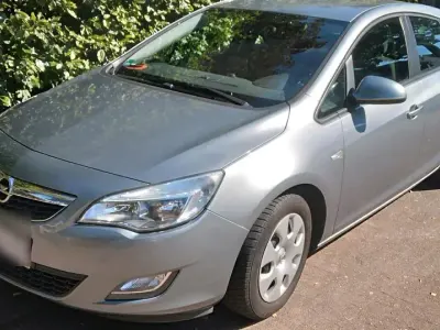 Gebraucht Opel Astra Eco 95 PS (69 kW) 2011 Andere farben Limousine
