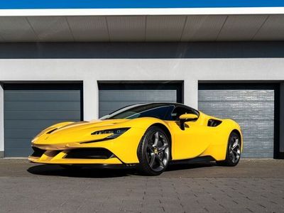 Gebraucht Ferrari SF90 2022 Gelb Cabrio