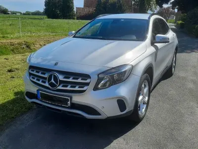 Gebraucht Mercedes GLA180 122 PS (89 kW) 2019 Silber SUV