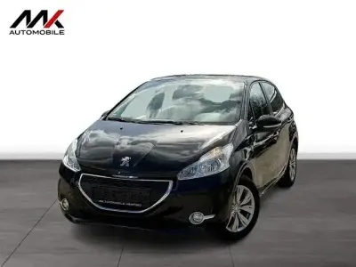 Gebraucht Peugeot 208 Active 82 PS (60 kW) 2013 Noir perla nera Kleinwagen