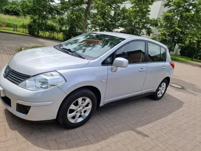 Gebraucht Nissan Tiida 105 PS (77 kW) 2010 Grau Kleinwagen