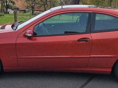 Second-hand Mercedes 220 150 CP (110 kW) 2006 Portocaliu Coupe