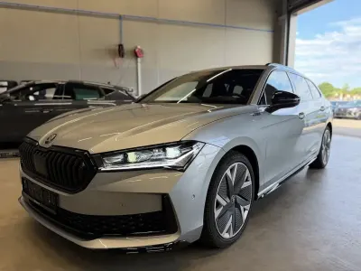 Gebraucht Skoda Superb SportLine 204 PS (150 kW) 2025 Pebble silber Kombi