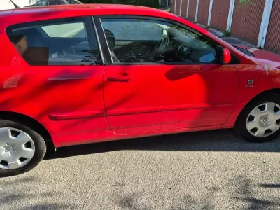 Gebraucht Toyota Corolla 95 PS (69 kW) 2002 Rot Kleinwagen