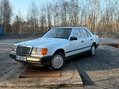 Brugt Mercedes 200 72 HK (52 kW) 1988 Sedan
