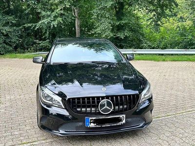 Schwarz Gebraucht 2017 Mercedes CLA220 Limousine | 21.500 €