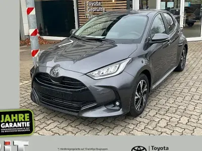 Gebraucht Toyota Yaris Hybrid 116 PS (85 kW) 2025 Grau Limousine