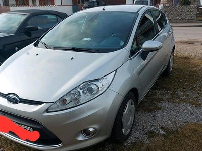 Gebraucht Ford Fiesta 82 PS (60 kW) 2011 Silber Kleinwagen