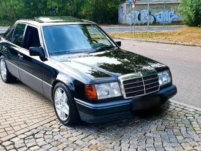 Brugt Mercedes E230 132 HK (97 kW) 1992 Sort Sedan