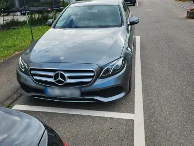 Gebraucht Mercedes E220 194 PS (142 kW) 2019 Grau Limousine
