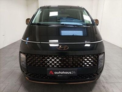 Second-hand Hyundai Staria Signature 177 CP (130 kW) 2023 Negru Monovolum
