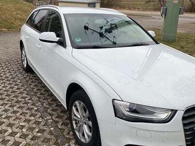 Weiß Gebraucht 2015 Audi A4 Limousine | 9.500 € (Guter Preis)