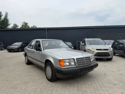 Gebraucht Mercedes 200 105 PS (77 kW) 1988 Silber Limousine