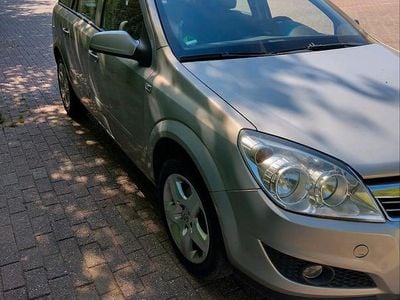 Używany Opel Astra 66 KM (48 kW) 2007 Szary Kombi
