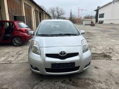 Gebraucht Toyota Yaris 99 PS (72 kW) 2010 Silber Kleinwagen