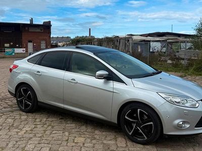 Usata Ford Focus 140 CV (102 kW) 2012 Argento Berlina