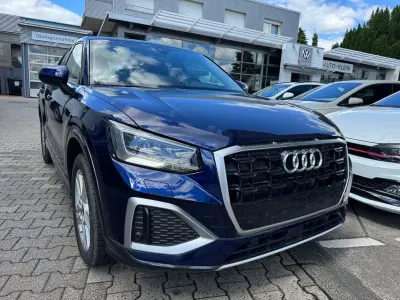 Gebraucht Audi Q2 Advanced Plus 150 PS (110 kW) 2024 Navarrablau metallic (metallic) SUV