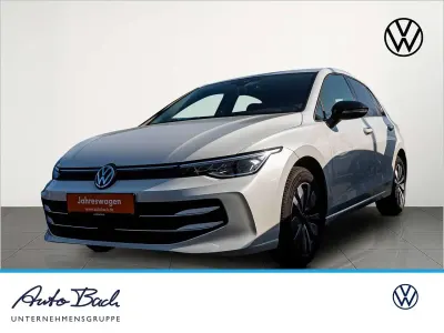 Gebraucht VW Golf VIII Goal 150 PS (110 kW) 2025 Oryxweiß perlmutteffekt Limousine