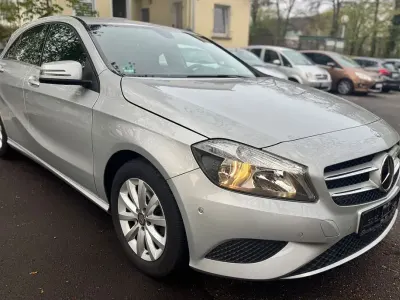 Gebraucht Mercedes A180 Style 122 PS (89 kW) 2014 Silber Limousine