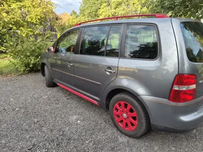 Begagnad VW Touran Basis 116 HK (85 kW) 2003 Grå Minibuss