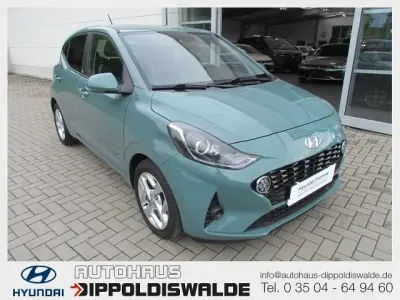 Gebraucht Hyundai i10 Edition 30 100 PS (73 kW) 2022 Mangrove green / mic Kleinwagen
