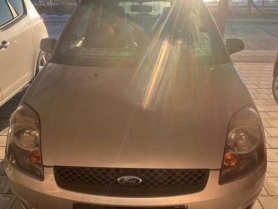 Silber Gebraucht 2007 Ford Fiesta Style Kleinwagen | 1.300 € (Guter Preis)