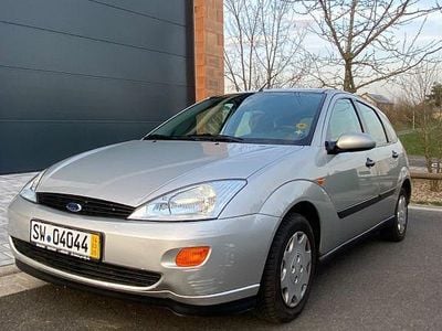 Gebraucht Ford Focus 101 PS (74 kW) 2001 Silber Limousine