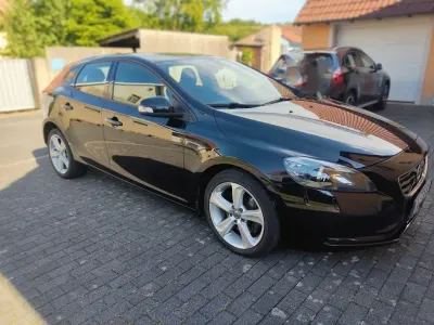 Gebraucht Volvo V40 You! 120 PS (88 kW) 2014 Schwarz Limousine