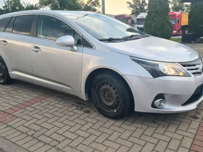 Gebraucht Toyota Avensis 141 PS (103 kW) 2012 Silber Kombi