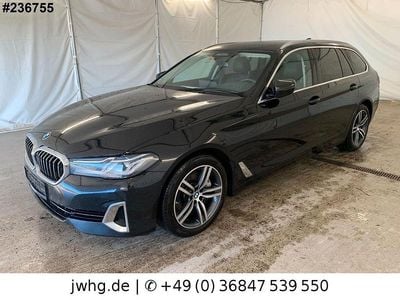 Saphirschwarz (metallic) Gebraucht 2022 BMW 530 Luxury Line Kombi | 27.950 € (Superpreis)
