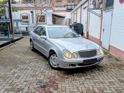 Silber Gebraucht 2005 Mercedes E200 Classic Limousine | 5.200 € (Guter Preis)