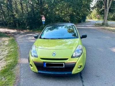 Gebraucht Renault Clio II 75 PS (55 kW) 2009 Grün Limousine