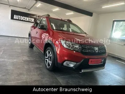 Gebraucht Dacia Sandero Celebration 90 PS (66 kW) 2019 Rot SUV