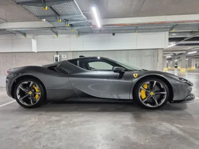 Gebraucht Ferrari SF90 999 PS (734 kW) 2021 Grau