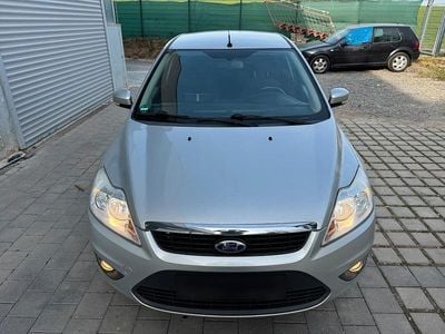 Gebraucht Ford Focus 109 PS (80 kW) 2011 Silber Kombi