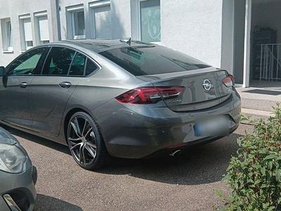 Usado Opel Insignia Dynamic 170 HP (125 kW) 2017 Cinzento Sedan