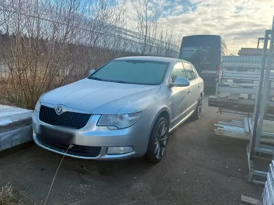 Używany Skoda Superb 2008 Srebrny Sedan/Limuzyna