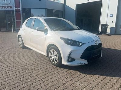 Gebraucht Toyota Yaris Hybrid Basis 92 PS (67 kW) 2021 Weiß Van / Kleinbus