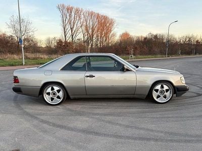 Beige Gebraucht 1989 Mercedes 230 Coupé | 4.950 €