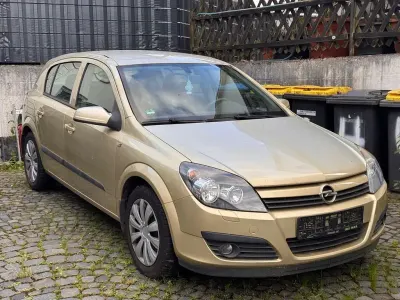 Gebraucht Opel Astra 105 PS (77 kW) 2004 Gold Limousine