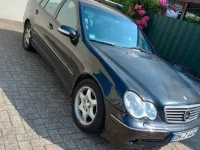 Second-hand Mercedes C220 Avantgarde 145 CP (106 kW) 2003 Negru Break