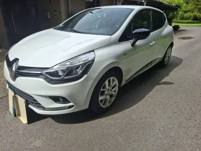 Gebraucht Renault Clio 73 PS (53 kW) 2018 Weiß Kleinwagen