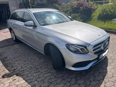 Gebraucht Mercedes E220 Avantgarde 194 PS (142 kW) 2017 Silber Kombi